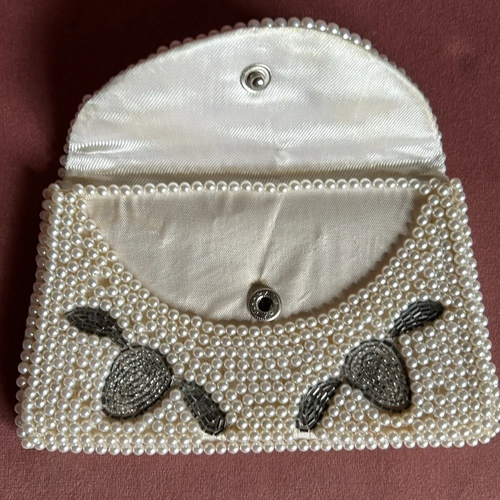Vintage Bentsons 1920’s art Deco pearl clutch. 6.5”x 4” - Picture 3 of 9